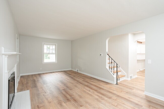 Building Photo - 306 Winona Blvd