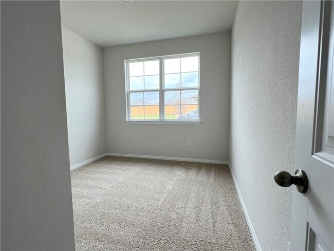 Building Photo - 105 Brody Ln