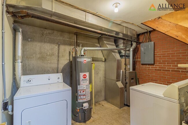 Building Photo - Houston St. 1725 -27