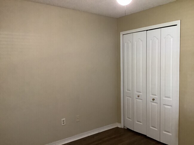 Building Photo - 2207 Golden Ivy Way