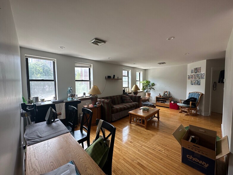 Building Photo - 100 Riverway