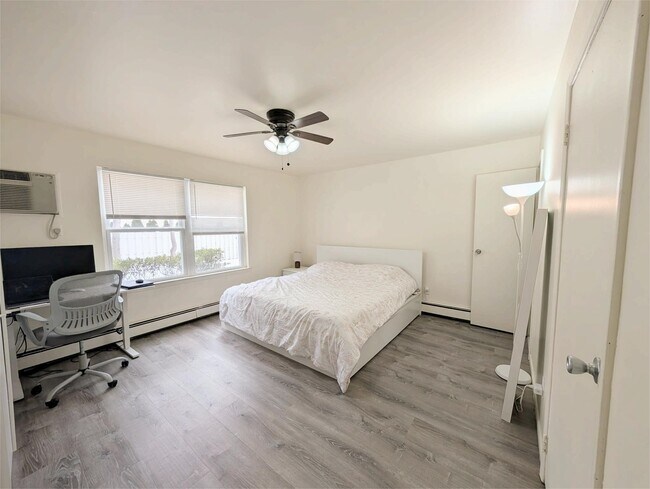 Building Photo - 125 Riverview Ct