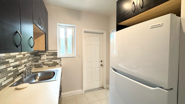 Building Photo - Biscayne Park Duplex