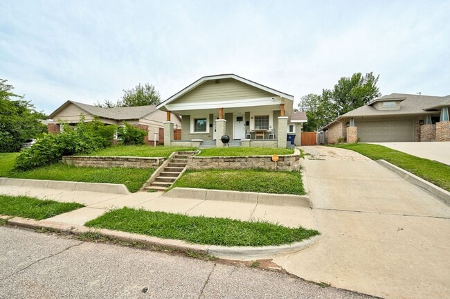 Building Photo - Charming Newly Updated 2 Bed, 2 Bath Home in the Heart of OKC!