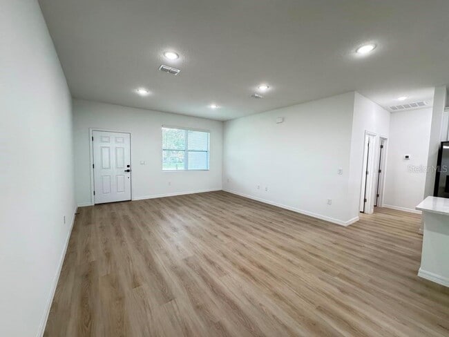 Building Photo - 10020 N Deltona Blvd