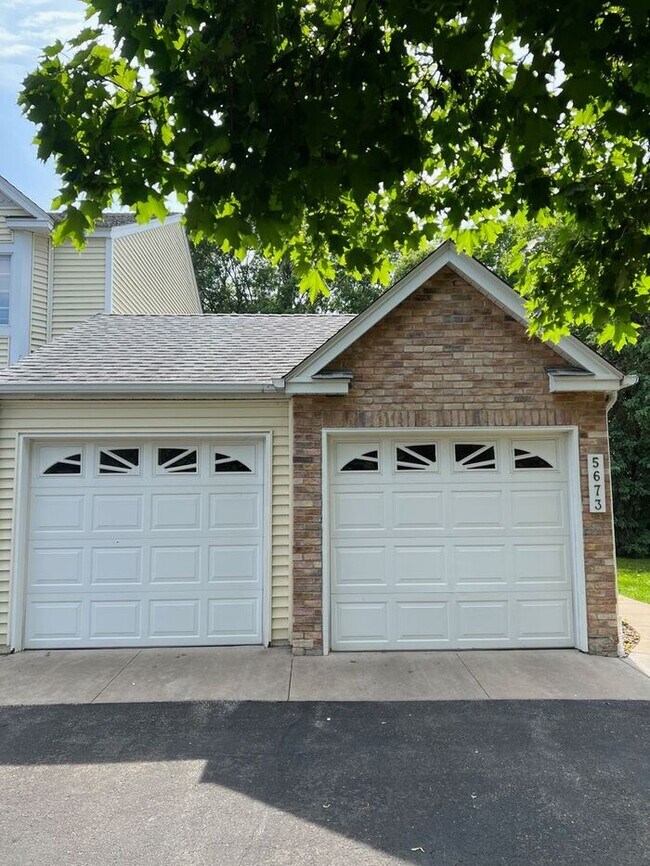 Building Photo - End Unit Single Level Townhouse, New Floor...