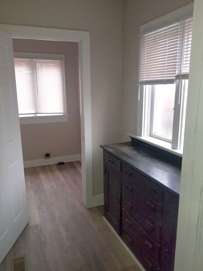 Building Photo - Cozy 3 bedroom ranch style single family house close to the Short North