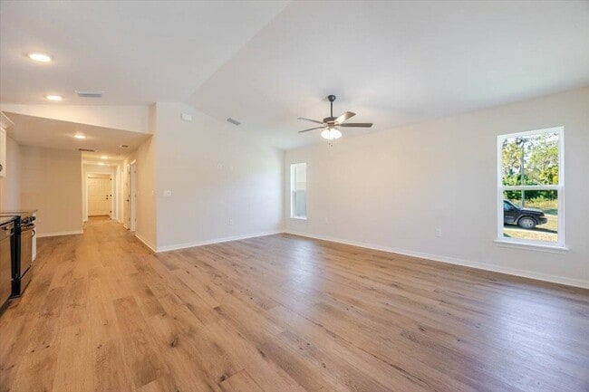 Building Photo - 1164 Fairway Dr