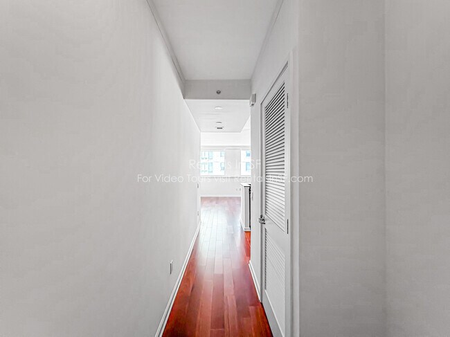 Building Photo - 400 Beale