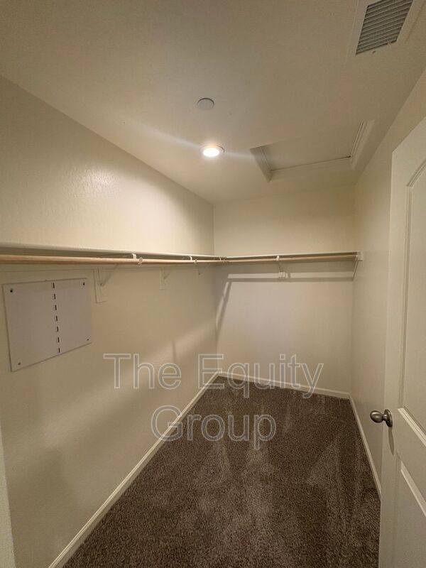 Building Photo - 1946 E School Ave