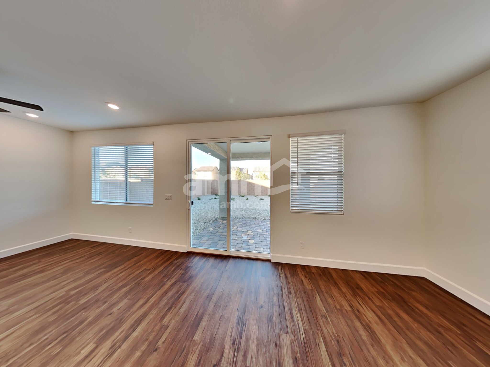 Building Photo - 556 Topiary Pk Ave