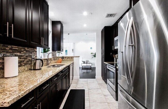 Building Photo - 14121 S Biscayne River Dr