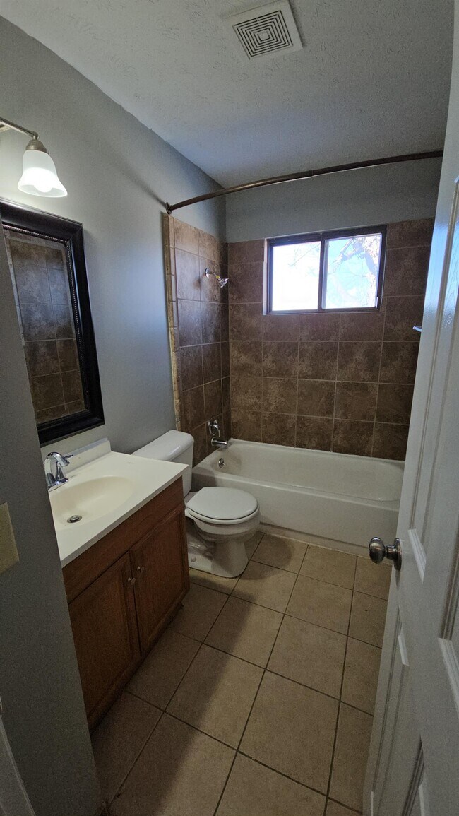 Building Photo - 10218 Weir St