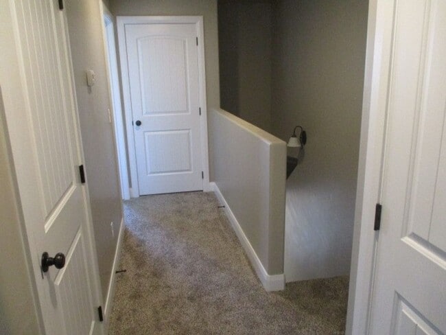 Building Photo - 3 Bed - 2.5 bath Town home in the heart of Cedar City!