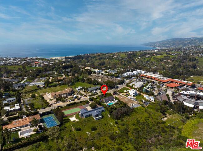 Building Photo - 6540 Dume Dr
