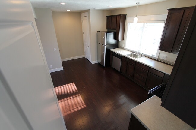 Building Photo - Luxury Finishes - Top-Floor Duplex Unit -- Mid-Town with a View