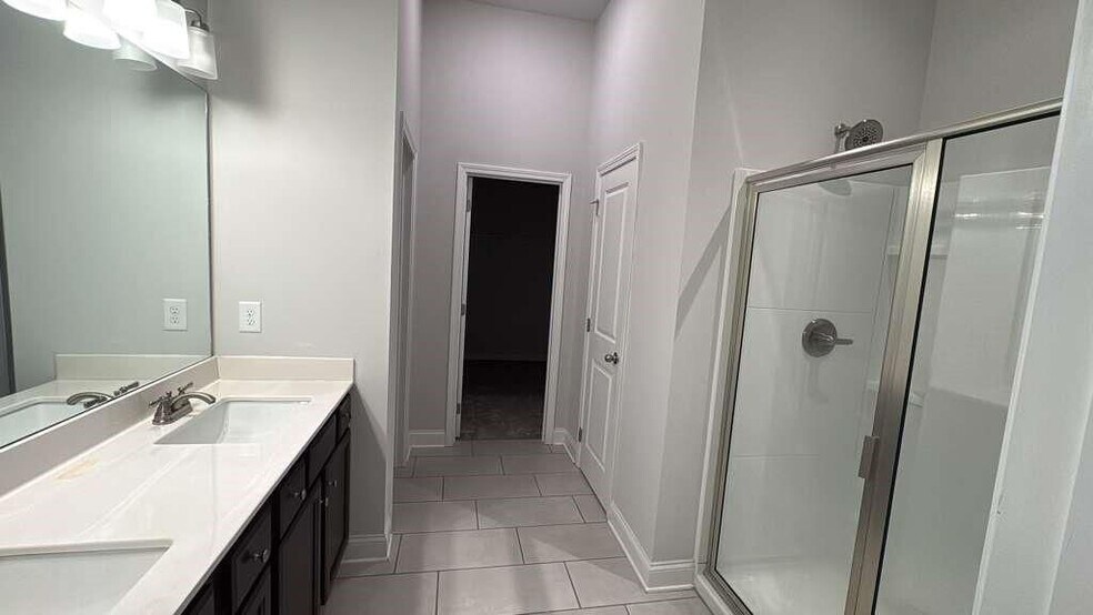Building Photo - 4599 Silver Oak Dr SW
