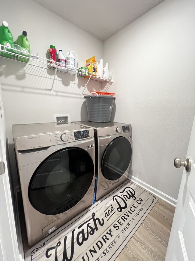 Building Photo - 603 Champ Trl