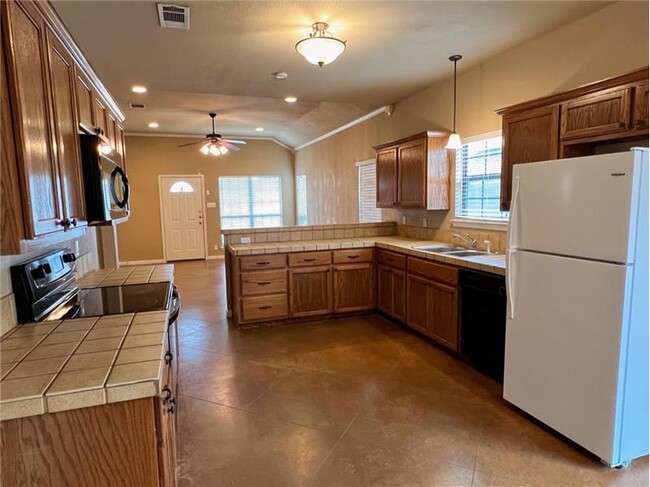 Building Photo - 208 Garden Dr