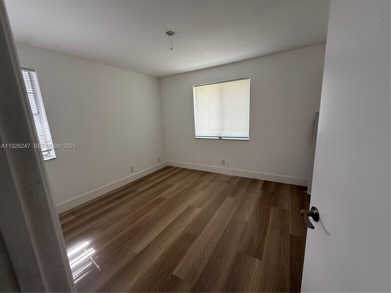 Building Photo - 15749 Woodgate Ct