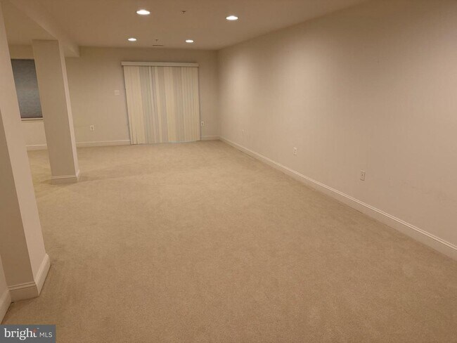 Building Photo - 615 Strandhill Ct