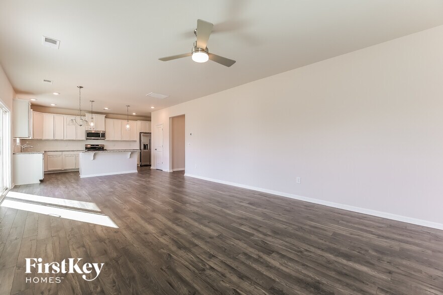 Building Photo - 1303 Eagledale Pl