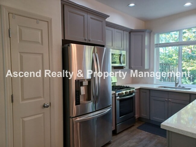 Building Photo - Lower Pirce! 3 Bed Townhome 1 Car Garage Backs to Greenspace Close to Parks, Intel, Nike, Columbi...