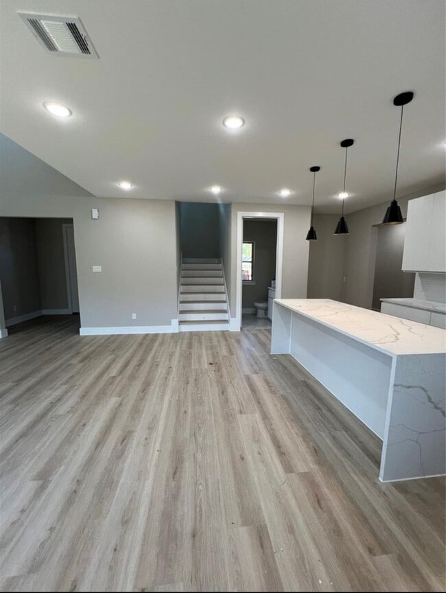 Building Photo - 20003 Venetto St