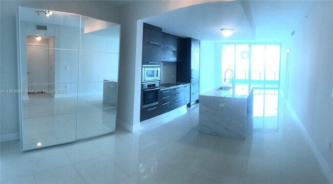 Building Photo - 900 Biscayne Blvd
