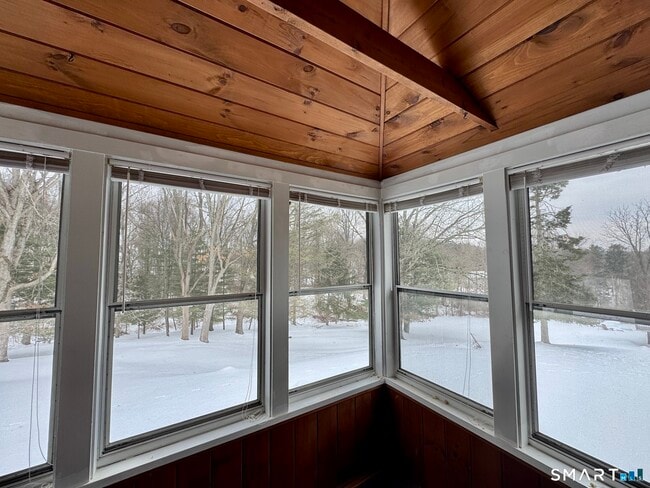 Building Photo - 10 Longview Ln