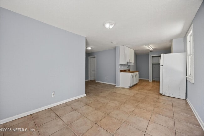 Building Photo - 1011 Glencarin St