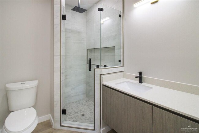 Building Photo - 16 May St