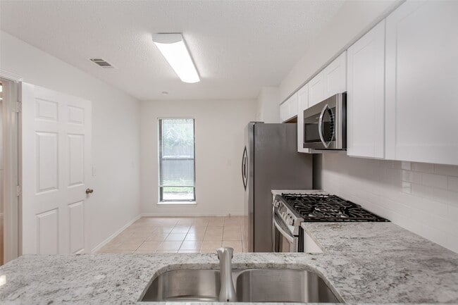 Building Photo - 1242 Misty Ln