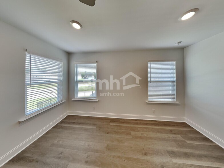 Building Photo - 210 Argea Dr