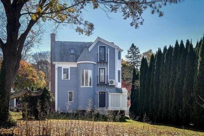 Building Photo - 110 Main St