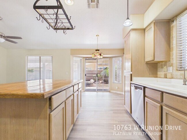 Building Photo - 10763 W Runion Dr