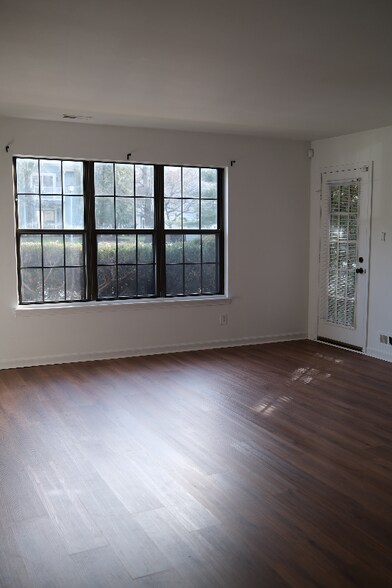 Building Photo - 153A Bradford Ct