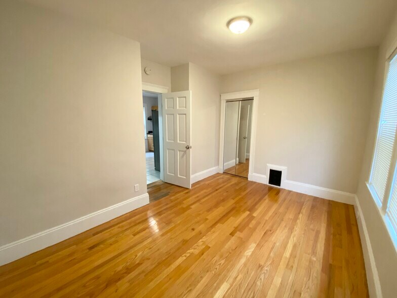 Building Photo - 40 Sudan St