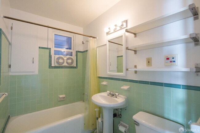 Building Photo - 190 Randall St