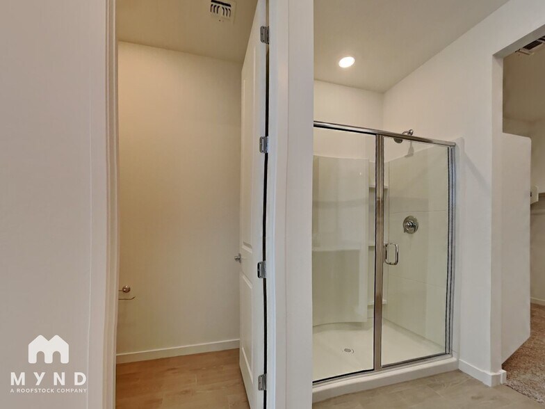 Building Photo - 17335 W Sunnyslope Ln