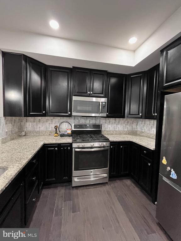 Building Photo - 42593 Burbank Terrace