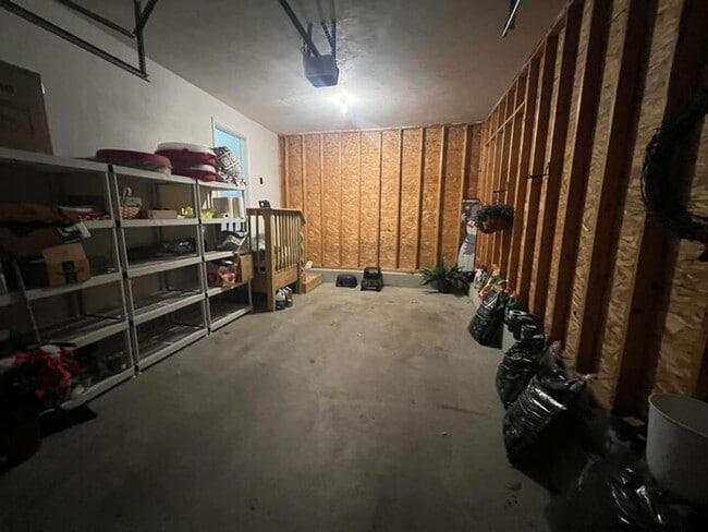 Building Photo - Charming 3-Bedroom Home with Modern Comfor...