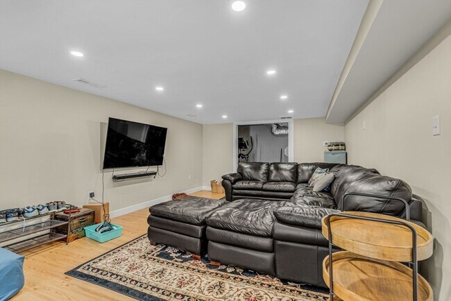 Building Photo - 130 Black Horse Pl