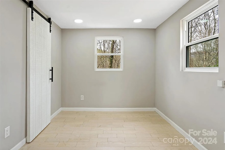 Upstairs Unit A - 228 Barrett Rd