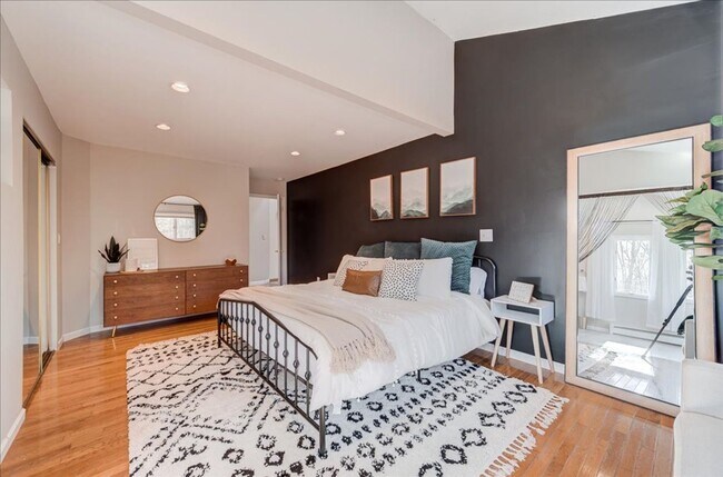 Building Photo - 441 Burlingham Rd