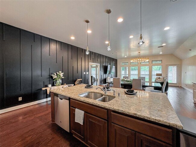 Building Photo - 10702 Longpoint Path