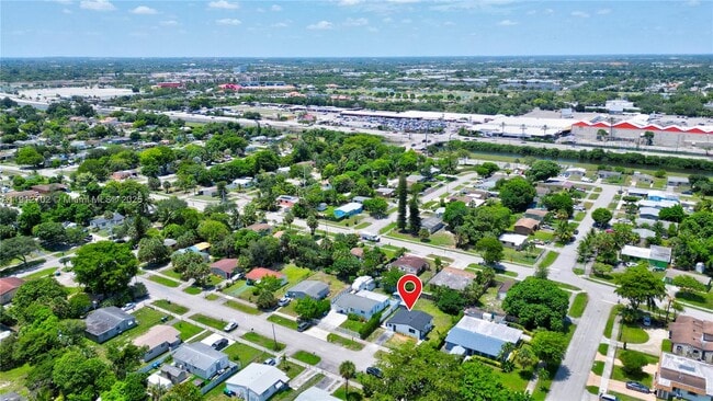 Building Photo - 3331 NW 8th Pl