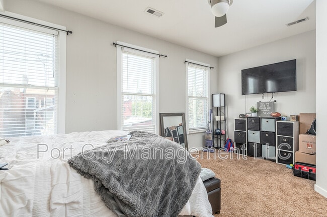 Building Photo - 9 Yogurt Ln