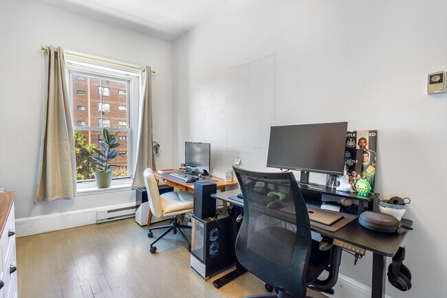 Building Photo - 762 Tremont St