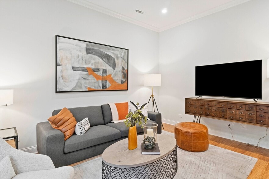 Building Photo - 1054 W Monroe St